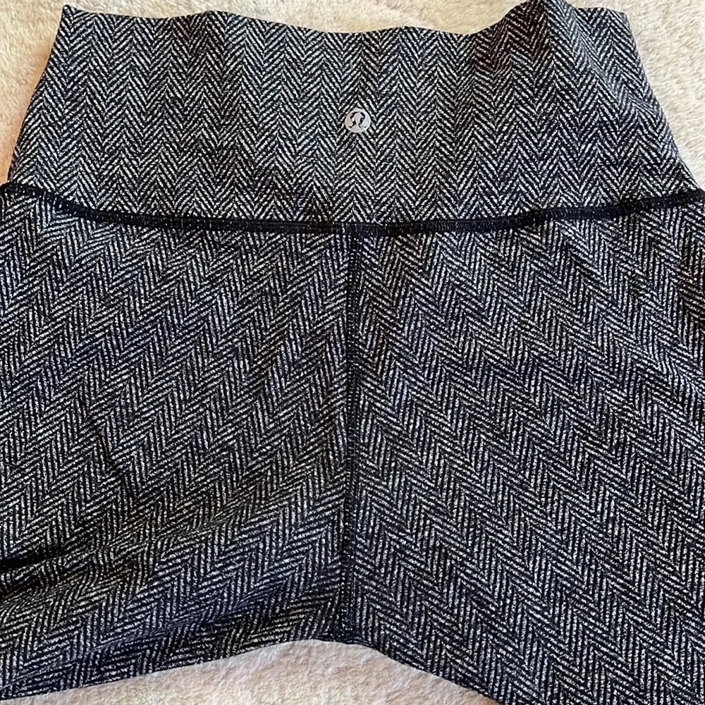 Lululemon Herringbone Leggings - Picture 6 of 14